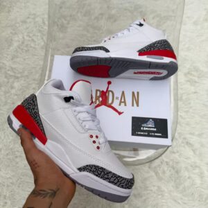 JORDAN RETRO 4
